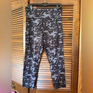 Zyia Active 7/8 black camo leggings- Size XXL